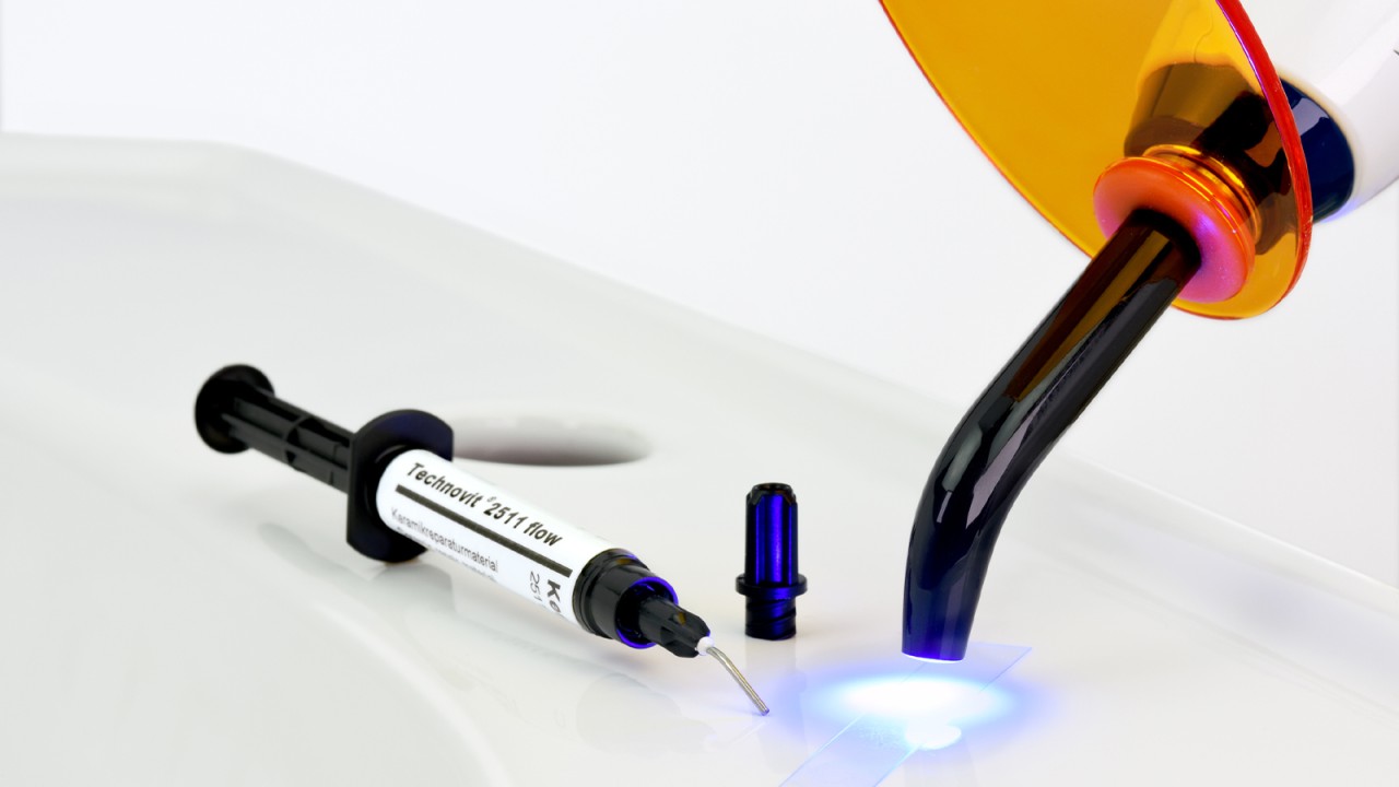 Kerasys® LC is a light-curing repair system for sanitary ceramics and porcelain